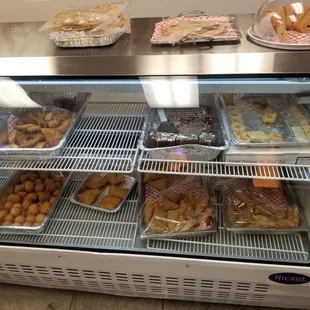 They make sambusa and bread fresh daily