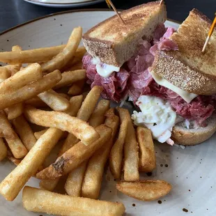 Dinty Moore (corned beef, slaw) and fries - 9.1/10