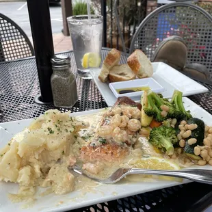 King Salmon, vegetables and mashed potatoes. Awesome!