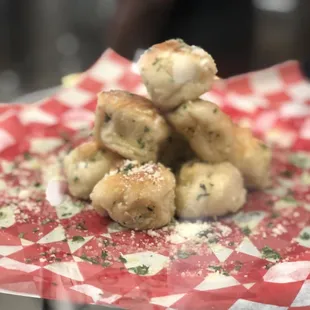 Garlic knots