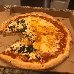 Cheese and spinach pizza