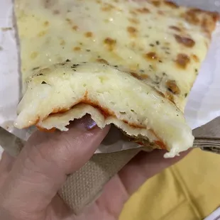 Look at how much cheese this has. Wow