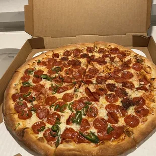 1/2 pepperoni &amp; jalapeño  1/2 pepperoni &amp; hamburger