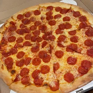 20&quot; Pepperoni Pizza