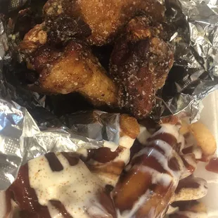 garlic parm wings and VJ fries
