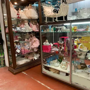 Dolls and glassware