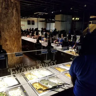 a large group of people eating