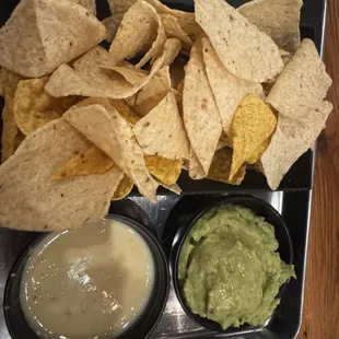Chips with queso and guac app