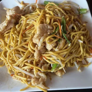 Chicken lo mein lunch special