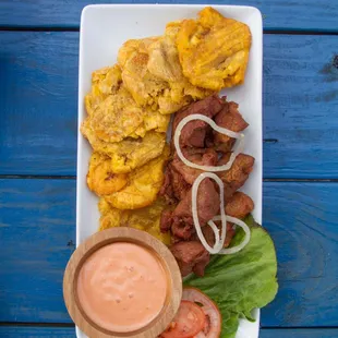 Tostones con Carne Frita!