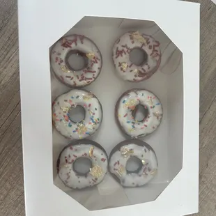 a dozen donuts in a box
