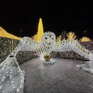 I thought this was hedwig with a golden snitch by my hubs informed me that it was definitely just an owl with a Xmas bulb