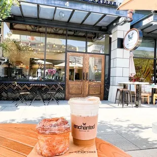 New favorite coffee spot! New London latte is yum! | www.moniquedao.com