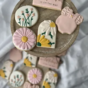 Custom Cookies that can be decorated to match any theme!
