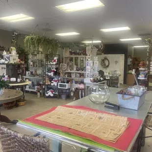 Charming shop with lots of gift options