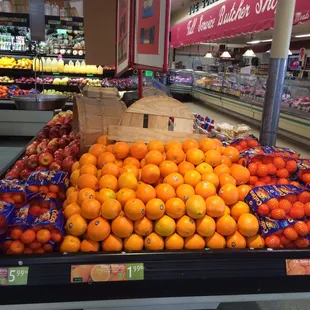 Heirloom navel orange .