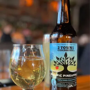 2 Towns Ciderhouse Pacific Pinapple