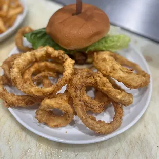 cheeseburger comes with fries or substitution of onion rings