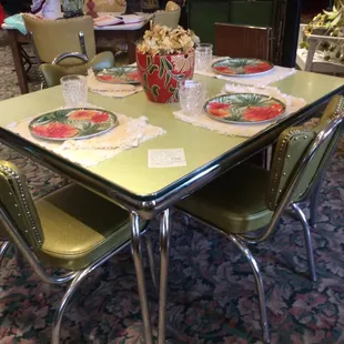 Step back in time. Wonderful 1950s chrome kitchen set in pristine condition.