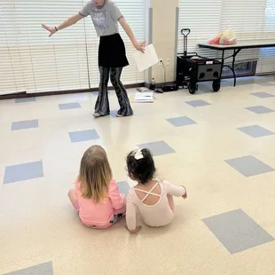 Teacher instructing the toddlers