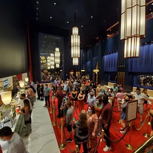 Concessions crowds before show