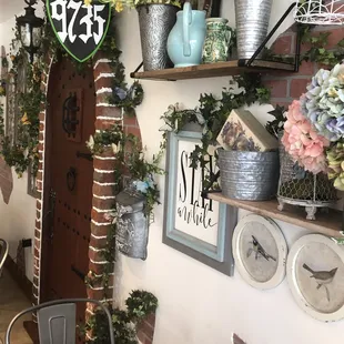 Little nooks to sit in and enjoy a quiet meal.