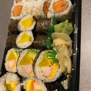 Futomaki roll, oshinko roll, spicy tuna roll