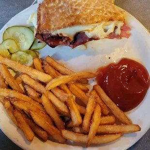 Muffuletta w/ fries