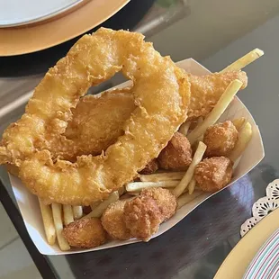 Fish / Jumbo Shrimp/ Scallops plate