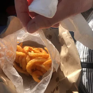 curly fries = yum