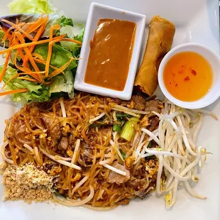 Lunch special pad thái