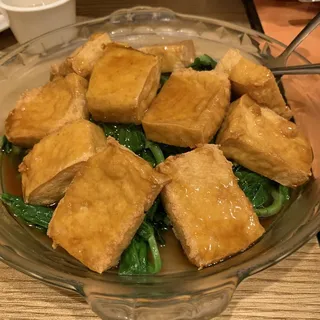 Fried Tofu with Brown Sauce and Pea Sprouts