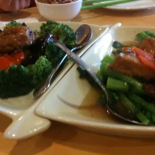 Pai Pa Tofu Balls with Broccoli