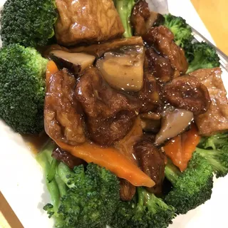 Fresh Mushroom with Fried Soft Tofu and Vegetables