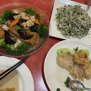 #60. Fresh Mushroom w/ Fried Soft Tofu & Vegetables