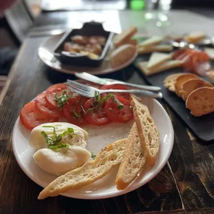 DiStefano Burrata with Fresh Tomatoes