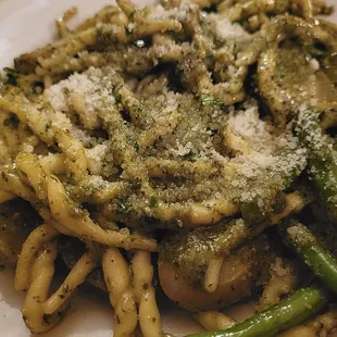 Pesto sauce with green beans and potatoes