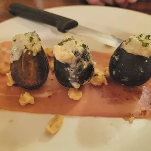 Gorgonzola Stuffed Figs