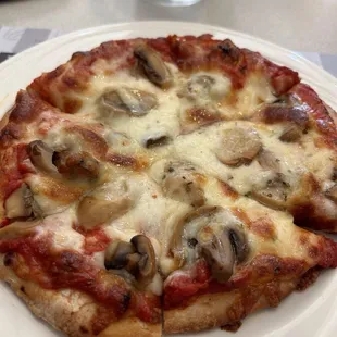 Bambino mushroom pizza