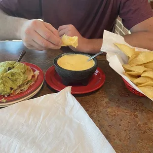 Chips, queso, guacamole