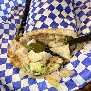 Papas con rajas burrito