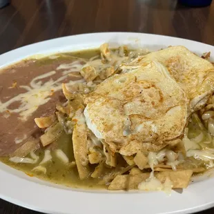 Chilaquiles green montados