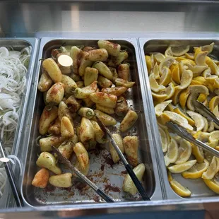 Condiments:Onions, chili and lemon