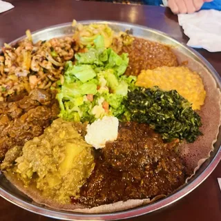 VEGAN/VEGGIE SAMPLER FOR THREE PERSON AND BOTTEL/LITER OF HONEY WINE
