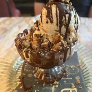 Peanut butter banana sundae