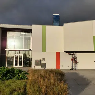 exterior, entrance from the parking lot
