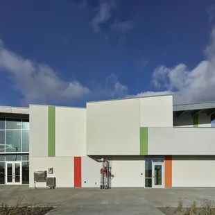 Makai side entrance
