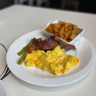 Eggs, bacon, hash browns