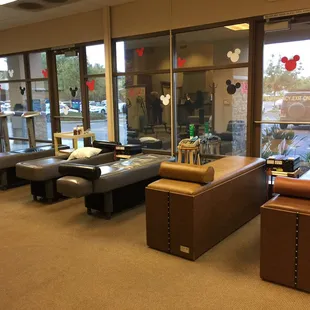 We offer 1 hour and 1/2 hour massages or massage tables.