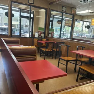 Dining area , typical pizzeria style